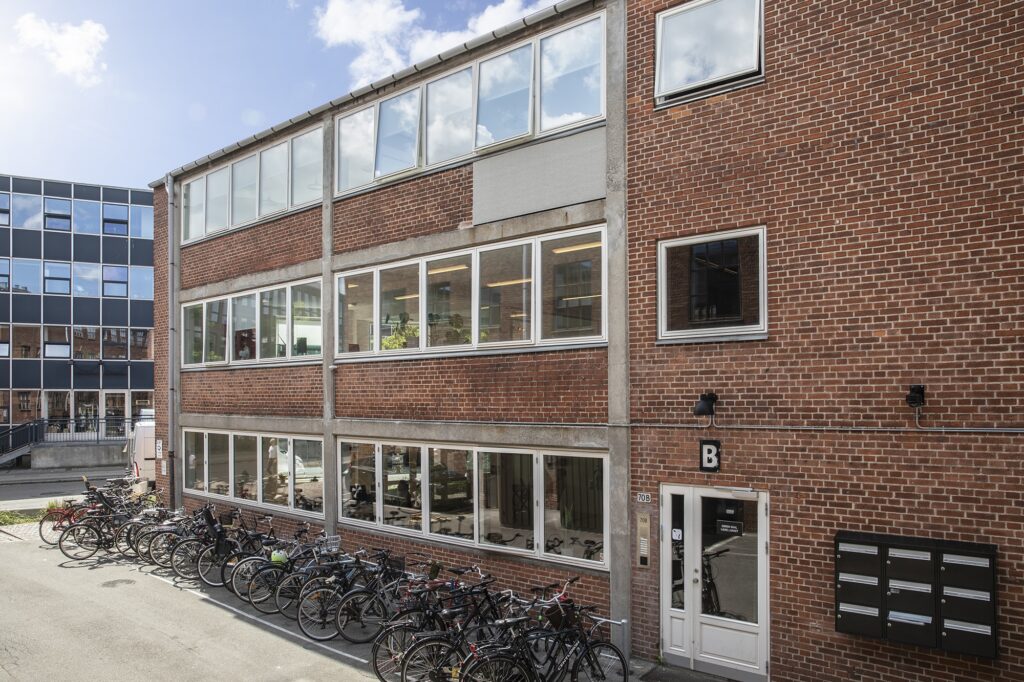Glentevej 70B i København NV med erhvervslokaler i tidligere industribygning og karakteristiske murstensfacader.