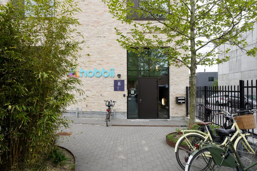 Dortheavej 8-12 i København NV med erhvervsbygninger, kontorer og kreative virksomheder i et levende erhvervsmiljø.