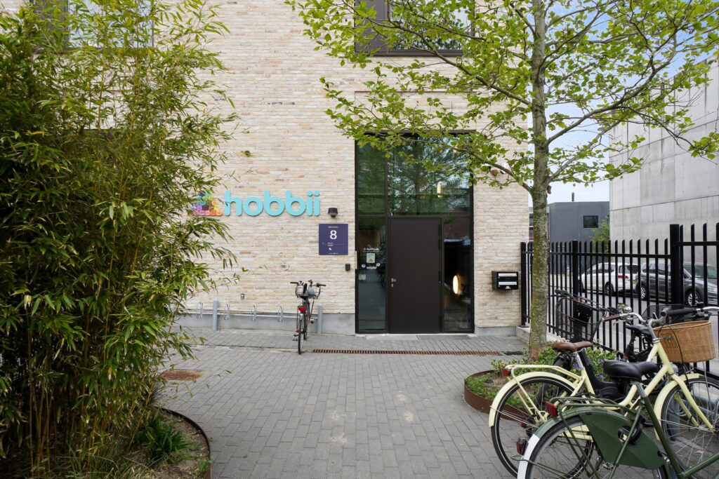 Dortheavej 8-12 i København NV med erhvervsbygninger, kontorer og kreative virksomheder i et levende erhvervsmiljø.