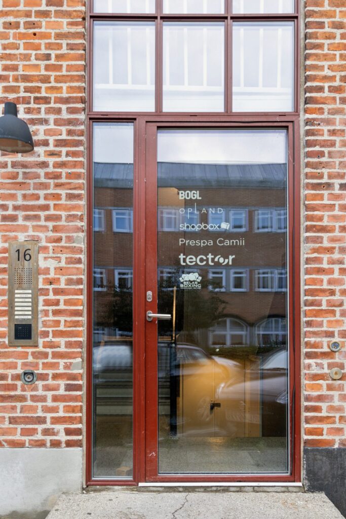 Tranevej 16 i København NV med erhvervslokaler i et roligt og karakterfuldt erhvervsmiljø.