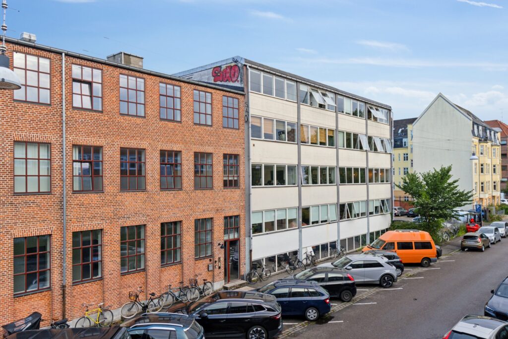 Tranevej 16 i København NV med erhvervslokaler i et roligt og karakterfuldt erhvervsmiljø.