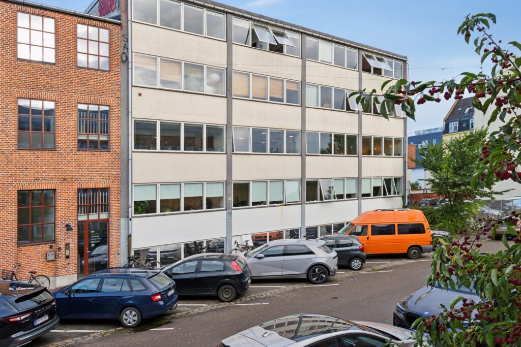 Tranevej 16 i København NV med erhvervslokaler i et roligt og karakterfuldt erhvervsmiljø.