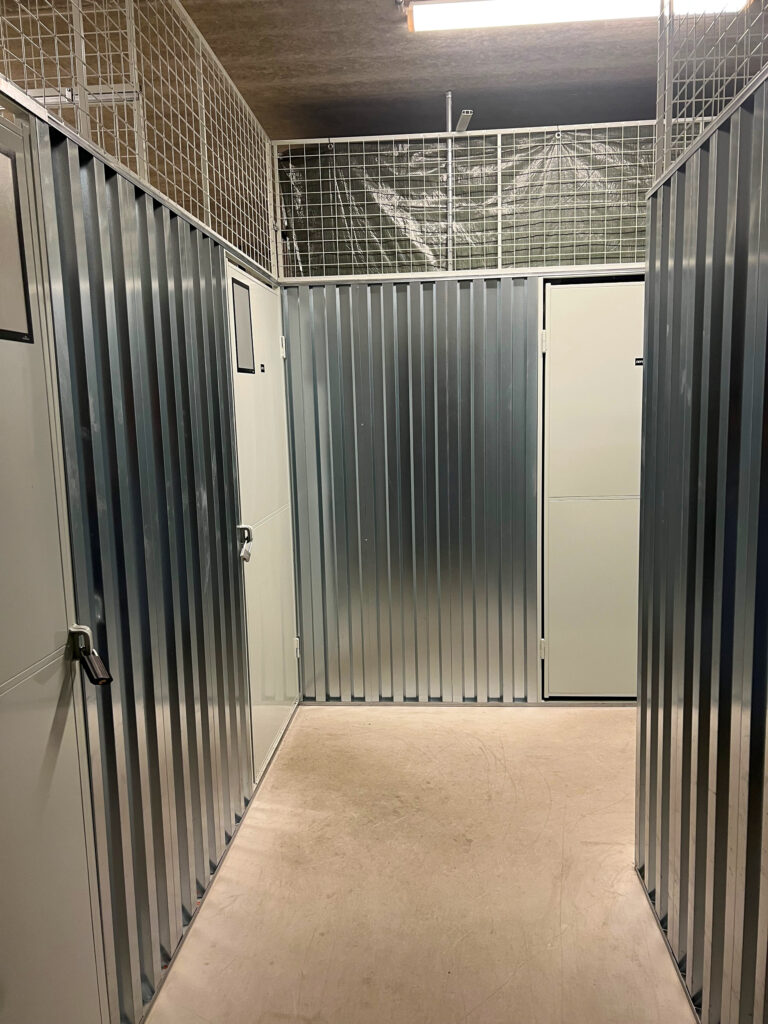 Depotrum på Trekroner Centervej 79 med opbevaringsplads og nem adgang for lejere.