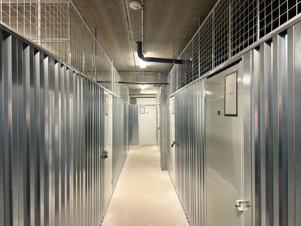 Depotrum på Trekroner Centervej 79 med opbevaringsplads og nem adgang for lejere.